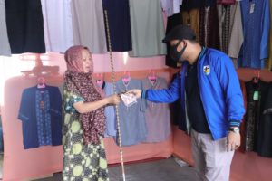 BNNP SULTENG DENGAN DPD KNPI SULTENG, DAN DPD KNPI KOTA PALU BAGIKAN MASKER GRATIS KE MASYARAKAT
