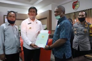 PEMKAB TOUNA BERI TANAH HIBAH UNTUK PEMBANGUNAN KANTOR BNNK TOJO UNA UNA