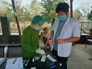 BNNP SULTENG LAKUKAN SWAB ANTIGEN KEPADA TAHANAN DAN PETUGAS RUTAN