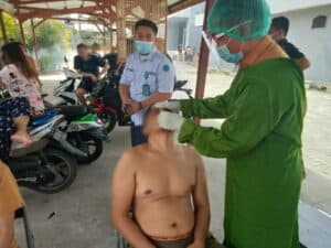 BNNP SULTENG LAKUKAN SWAB ANTIGEN KEPADA TAHANAN DAN PETUGAS RUTAN