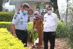 BNNP SULTENG DAN KANWIL KEMENKUMHAM PROVINSI SULTENG BERSINERGI BERIKAN SOSIALISASI BAHAYA NARKOBA DI KECAMATAN PALU SELATAN