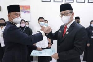 KEPALA BNNP SULTENG MELANTIK DAN AMBIL SUMPAH PEJABAT PENGAWAS DI LINGKUNGAN BNNP SULTENG