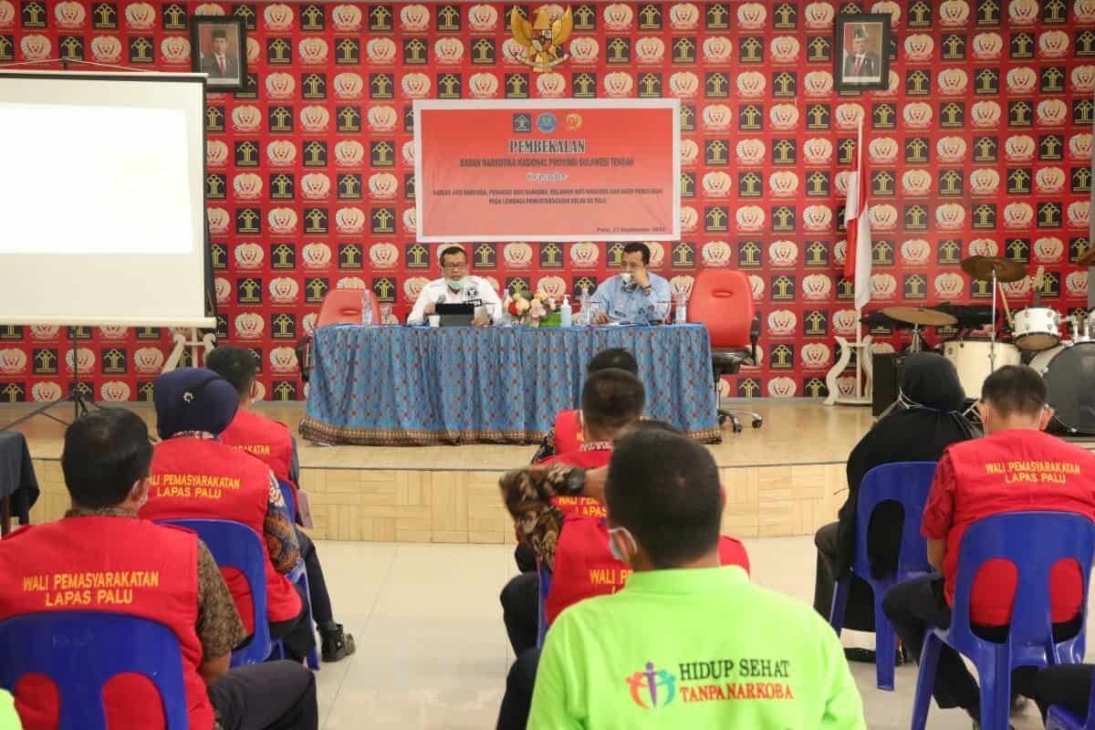 PEMBEKALAN KEPADA RELAWAN DAN PENGGIAT ANTI NARKOBA SERTA SATGAS DAN AGEN PEMULIHAN DI LAPAS KELAS IIA PALU