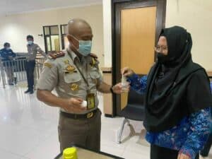 BNNP SULTENG LAKSANAKAN TES URINE DAN SOSIALISASI P4GN DI BALAI KARANTINA PERTANIAN KELAS II PALU