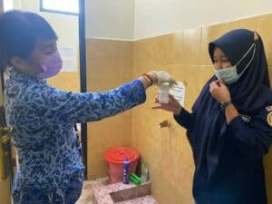 BNNP SULTENG LAKSANAKAN TES URINE DAN SOSIALISASI P4GN DI BALAI KARANTINA PERTANIAN KELAS II PALU