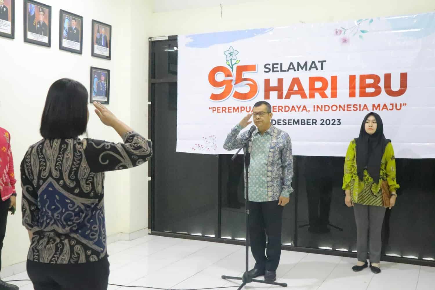Seluruh Pegawai BNNP Sulteng mengikuti Upacara Peringatan Hari Ibu ke-95 Tahun 2023 Seluruh Pegawai BNNP Sulteng mengikuti Upacara Peringatan Hari Ibu ke-95 Tahun 2023
